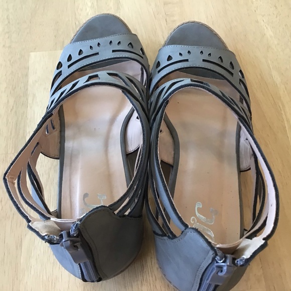 Heels, Size 10M, by JG Collections. Gray - Picture 5 of 7